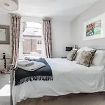 48 Fairfax Street